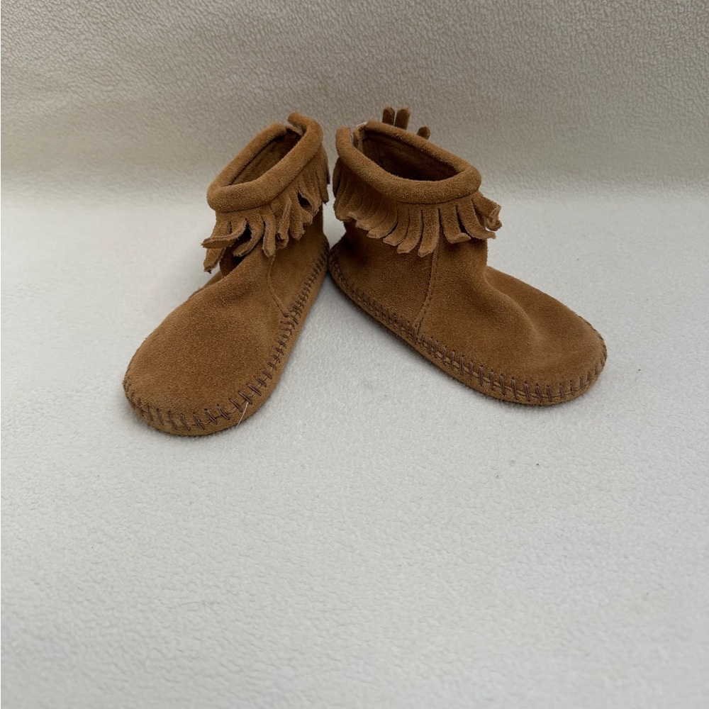 NWOT MINNETONKA MOCCASINS. Suede with fringe